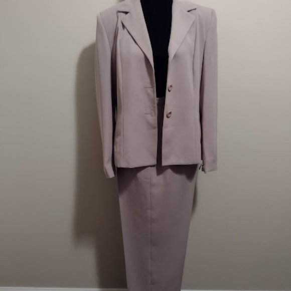 Ingenuity, 2pc Pant Suit, Beige Color, Size-12, Dry Cleaned - Picture 2 of 8
